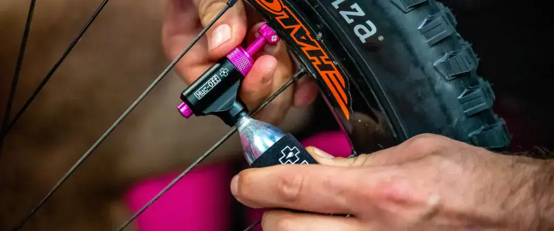 Muc-Off Co2 pump MTB Inflator Kit - Image 2