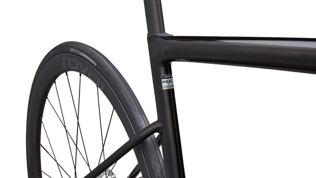 94926-30_TARMAC-SL8-EXPERT-DI2-METOBSD-REDPRL-WHT_D4-STTT